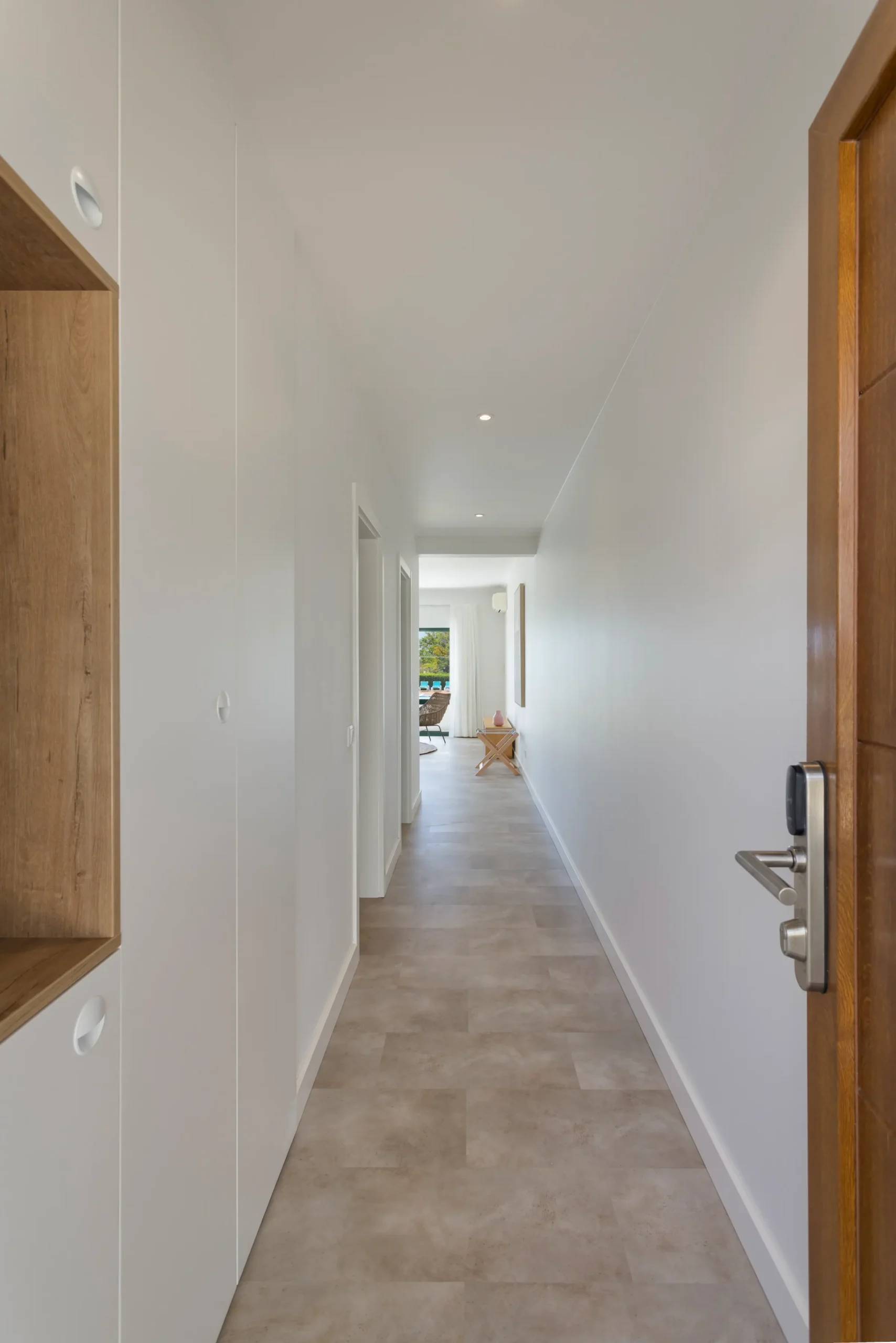 68 apartamentos, Aldeamento Quinta das Figueirinhas, corredor - P3P J. Paulo Pereira - Arquitetos & Associados